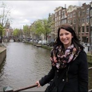 Meet your Posher, Demi